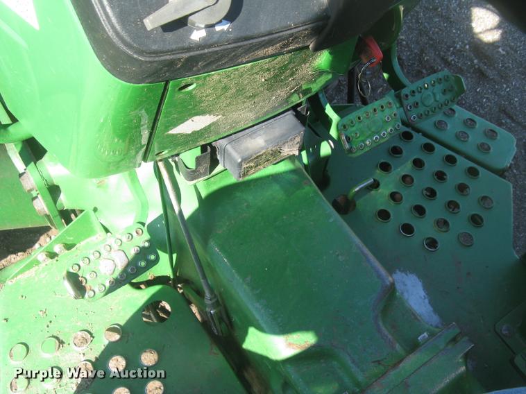 image for item L3996 2012 John Deere 5065E MFWD tractor