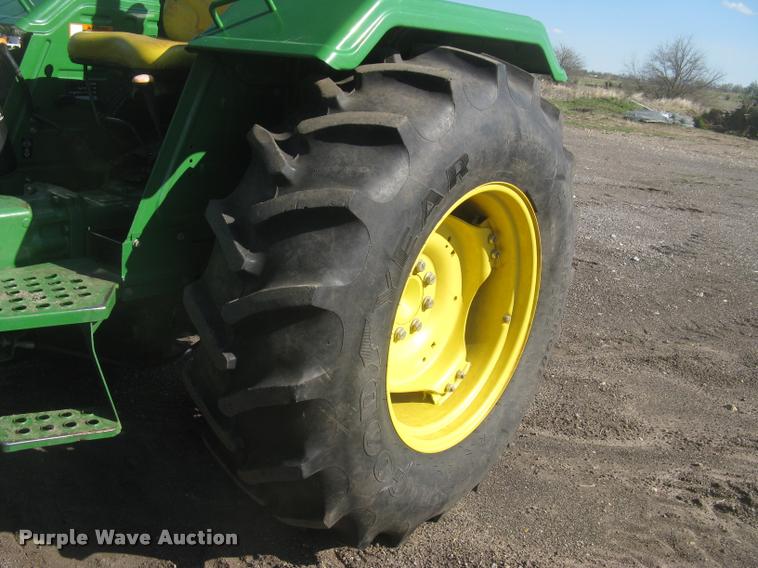 image for item L3996 2012 John Deere 5065E MFWD tractor