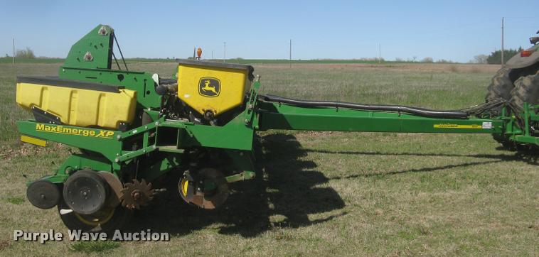 image for item L3998 2014 John Deere 1770 Max Emerge XP planter