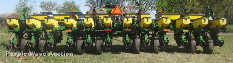 image for item L3998 2014 John Deere 1770 Max Emerge XP planter