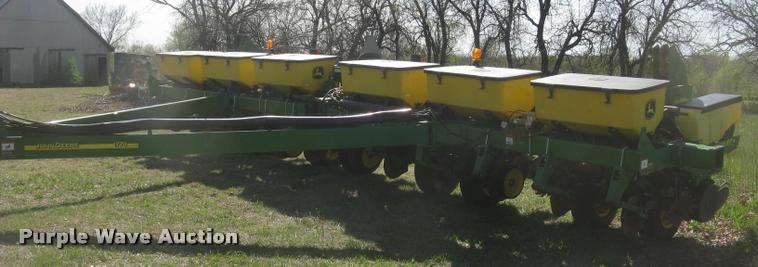 image for item L3998 2014 John Deere 1770 Max Emerge XP planter
