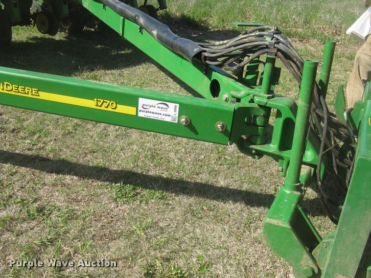 image for item L3998 2014 John Deere 1770 Max Emerge XP planter