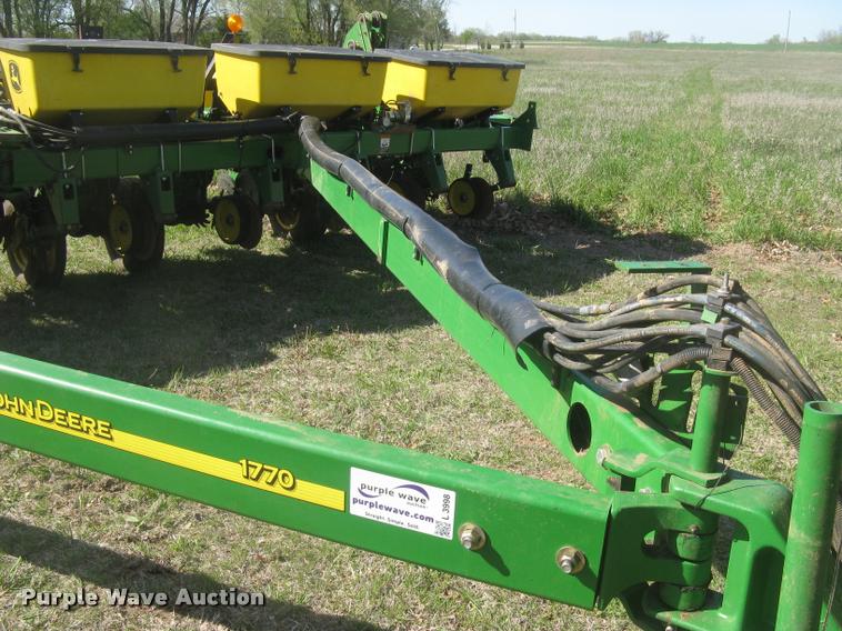 image for item L3998 2014 John Deere 1770 Max Emerge XP planter
