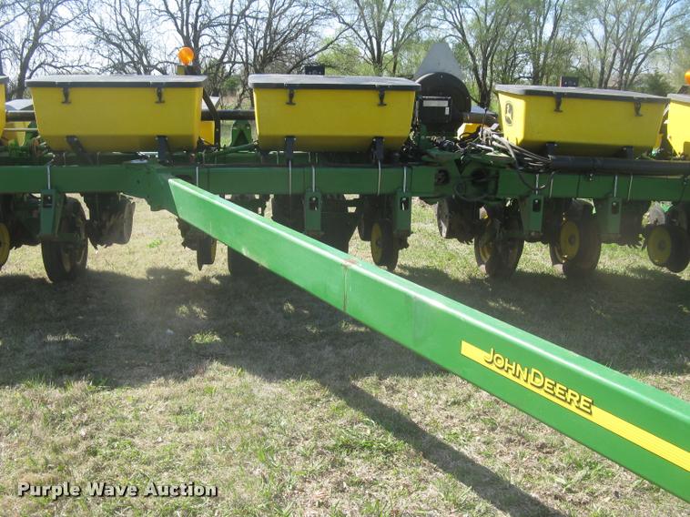 image for item L3998 2014 John Deere 1770 Max Emerge XP planter