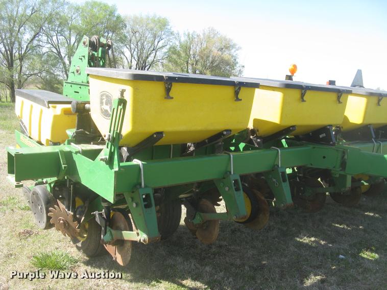 image for item L3998 2014 John Deere 1770 Max Emerge XP planter