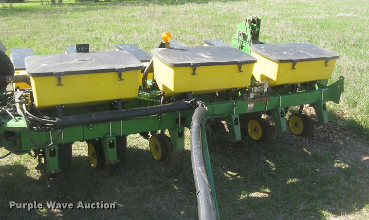 image for item L3998 2014 John Deere 1770 Max Emerge XP planter