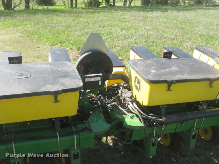 image for item L3998 2014 John Deere 1770 Max Emerge XP planter