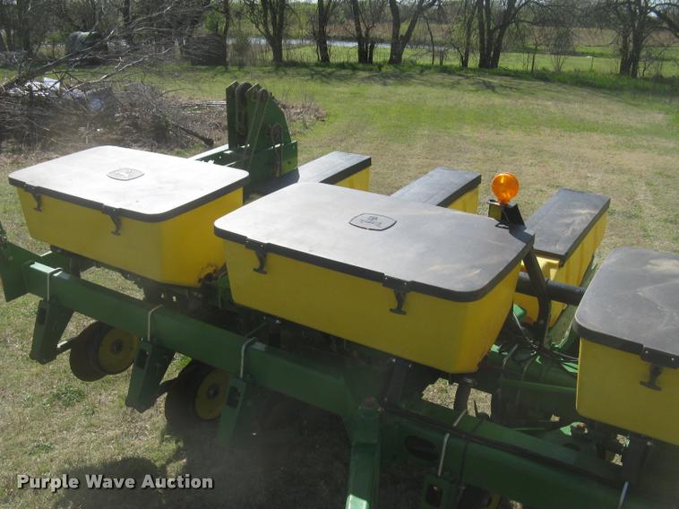 image for item L3998 2014 John Deere 1770 Max Emerge XP planter
