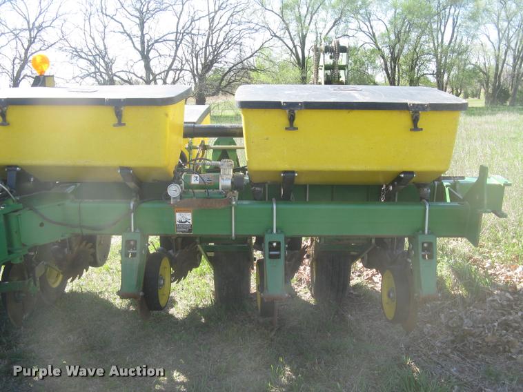 image for item L3998 2014 John Deere 1770 Max Emerge XP planter