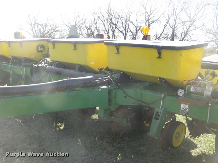 image for item L3998 2014 John Deere 1770 Max Emerge XP planter