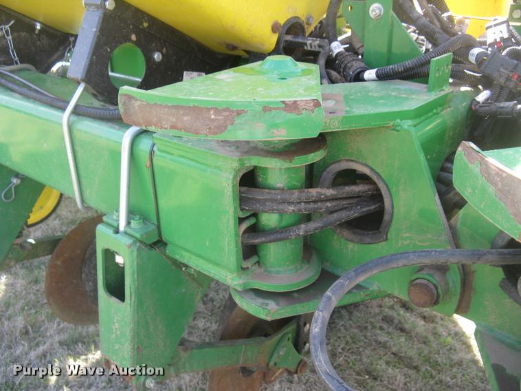 image for item L3998 2014 John Deere 1770 Max Emerge XP planter