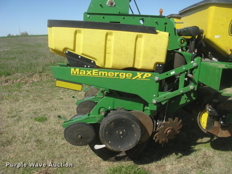 image for item L3998 2014 John Deere 1770 Max Emerge XP planter