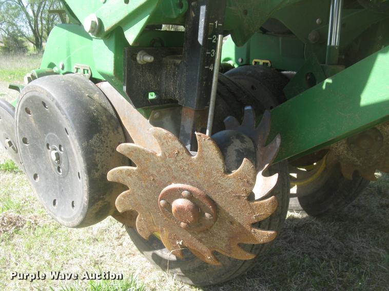 image for item L3998 2014 John Deere 1770 Max Emerge XP planter