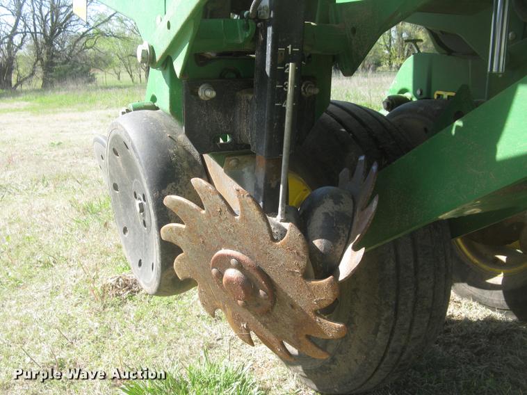 image for item L3998 2014 John Deere 1770 Max Emerge XP planter