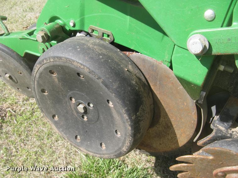 image for item L3998 2014 John Deere 1770 Max Emerge XP planter