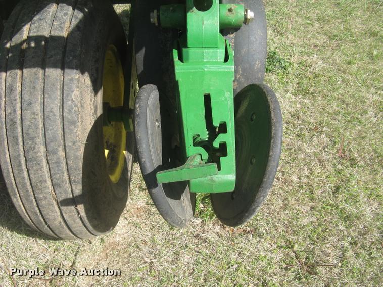 image for item L3998 2014 John Deere 1770 Max Emerge XP planter