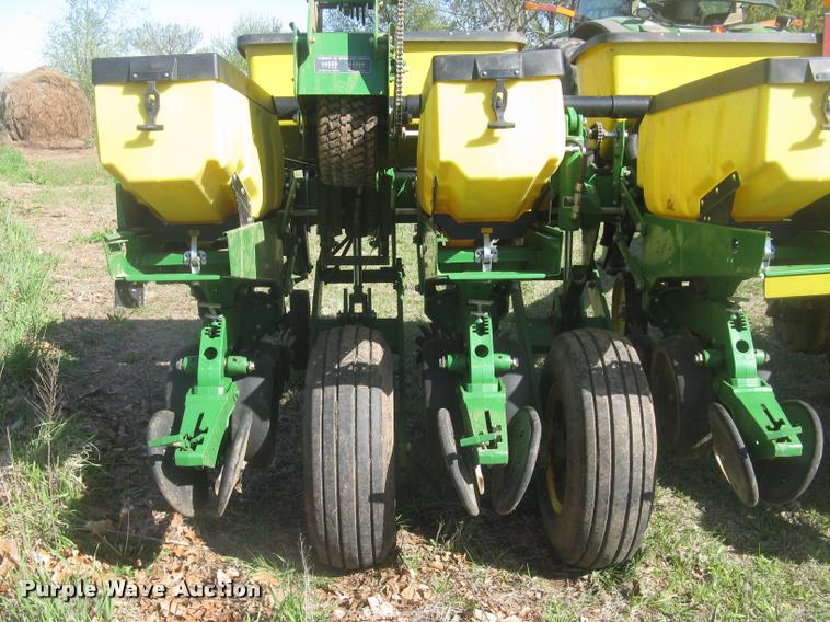 image for item L3998 2014 John Deere 1770 Max Emerge XP planter