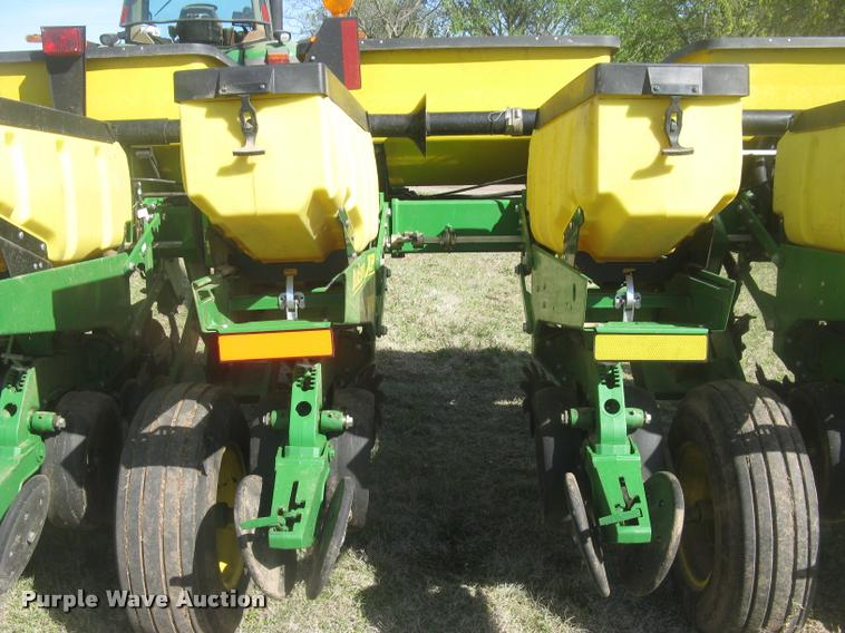 image for item L3998 2014 John Deere 1770 Max Emerge XP planter