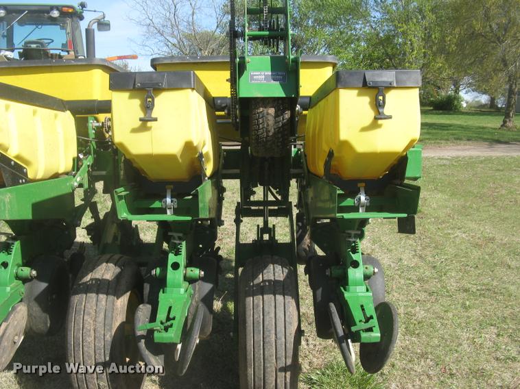 image for item L3998 2014 John Deere 1770 Max Emerge XP planter