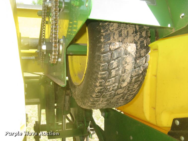 image for item L3998 2014 John Deere 1770 Max Emerge XP planter