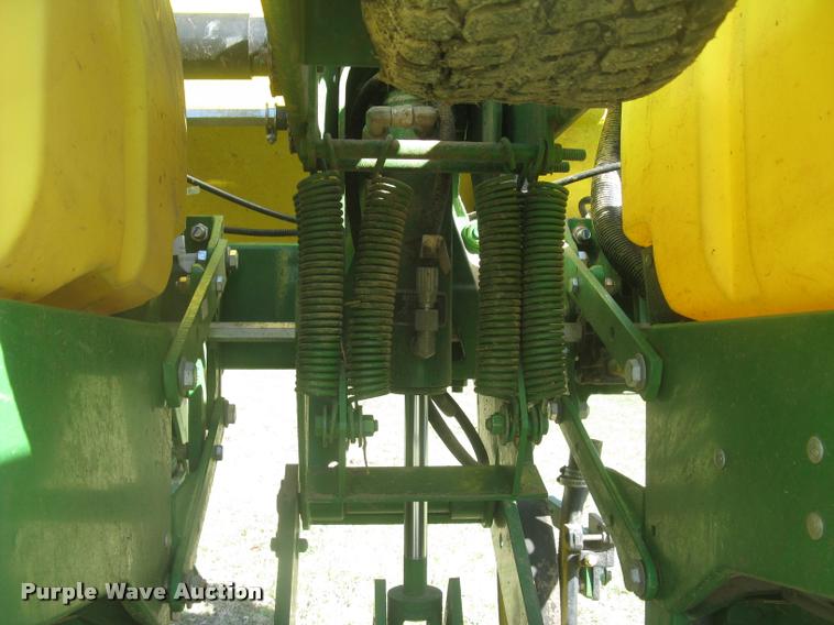 image for item L3998 2014 John Deere 1770 Max Emerge XP planter