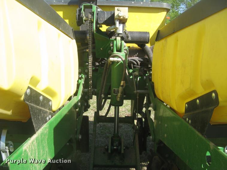 image for item L3998 2014 John Deere 1770 Max Emerge XP planter