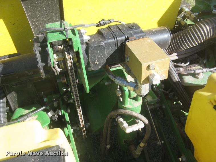 image for item L3998 2014 John Deere 1770 Max Emerge XP planter
