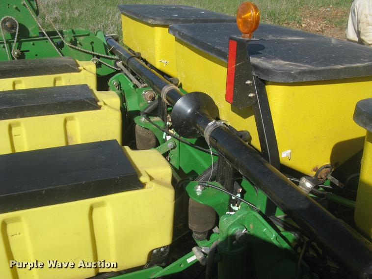 image for item L3998 2014 John Deere 1770 Max Emerge XP planter
