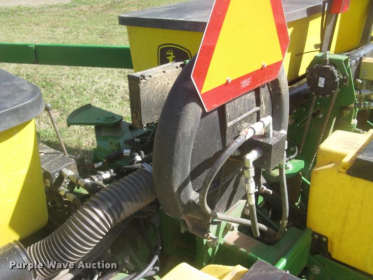 image for item L3998 2014 John Deere 1770 Max Emerge XP planter