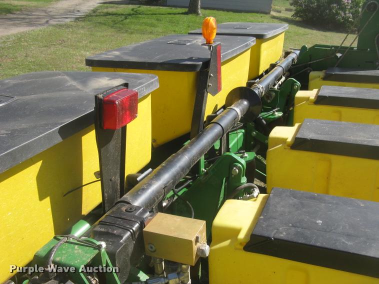 image for item L3998 2014 John Deere 1770 Max Emerge XP planter