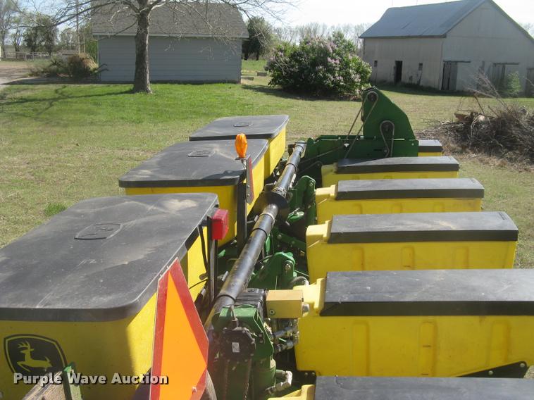 image for item L3998 2014 John Deere 1770 Max Emerge XP planter