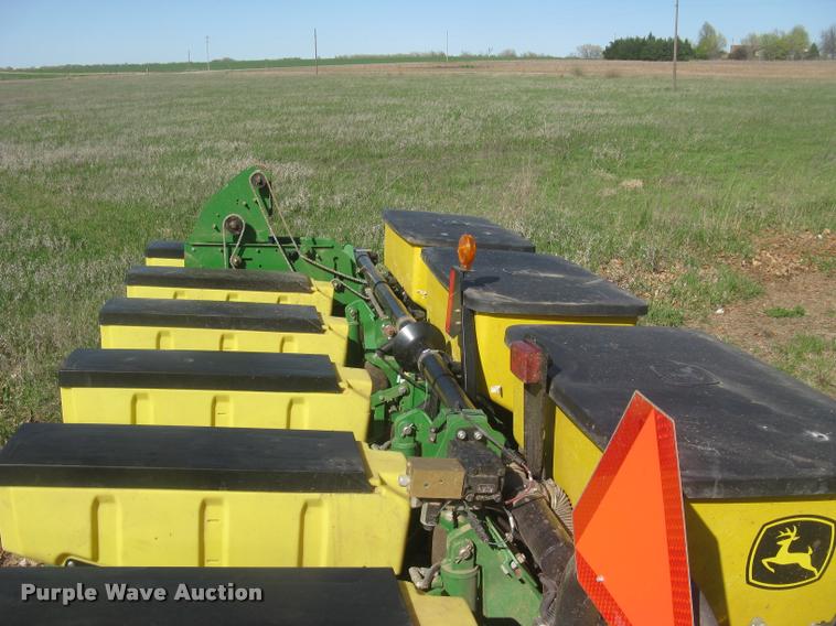 image for item L3998 2014 John Deere 1770 Max Emerge XP planter