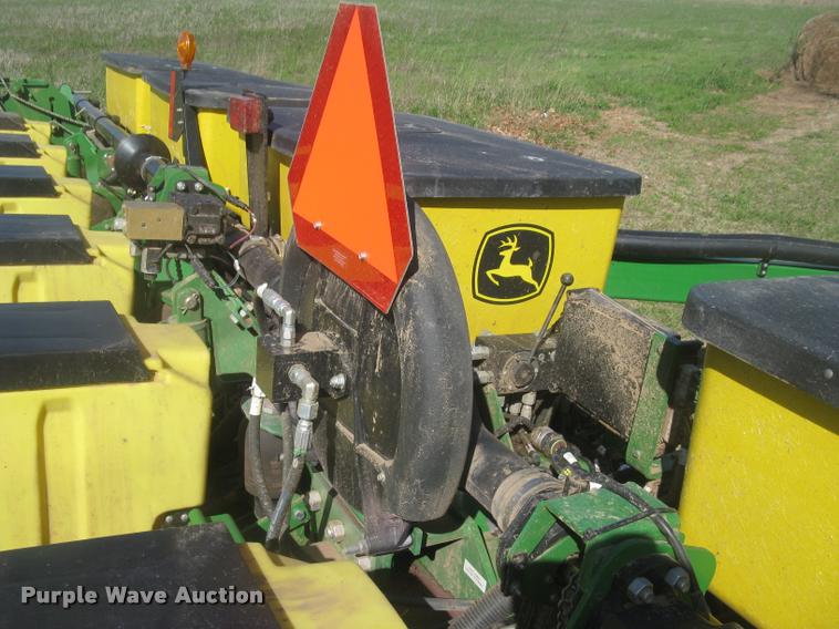 image for item L3998 2014 John Deere 1770 Max Emerge XP planter