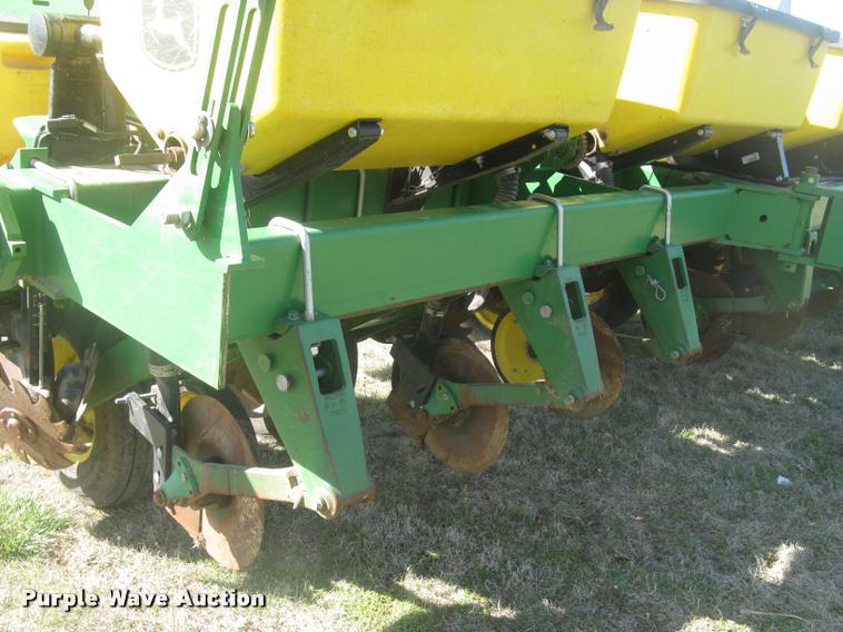 image for item L3998 2014 John Deere 1770 Max Emerge XP planter