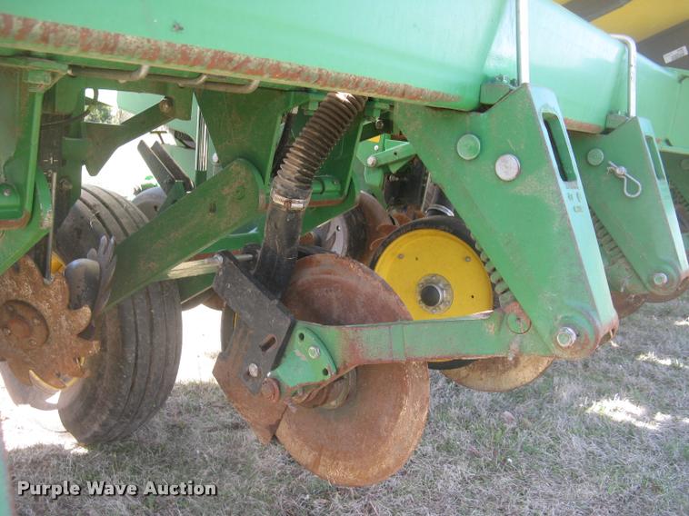 image for item L3998 2014 John Deere 1770 Max Emerge XP planter