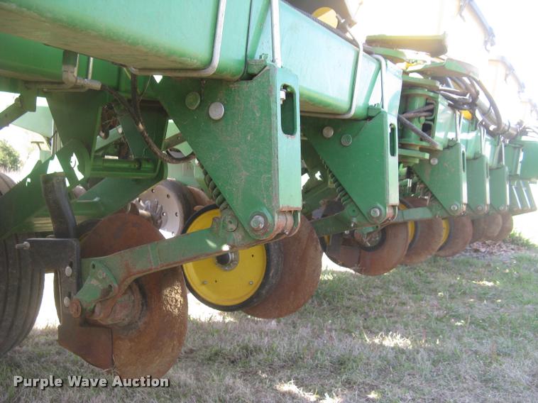 image for item L3998 2014 John Deere 1770 Max Emerge XP planter