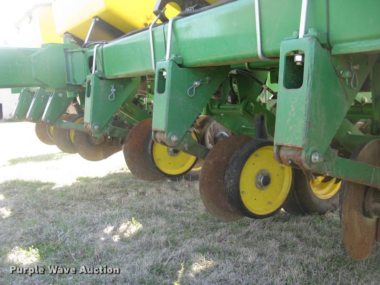 image for item L3998 2014 John Deere 1770 Max Emerge XP planter