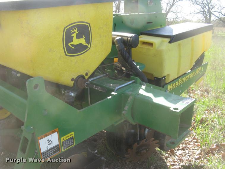 image for item L3998 2014 John Deere 1770 Max Emerge XP planter