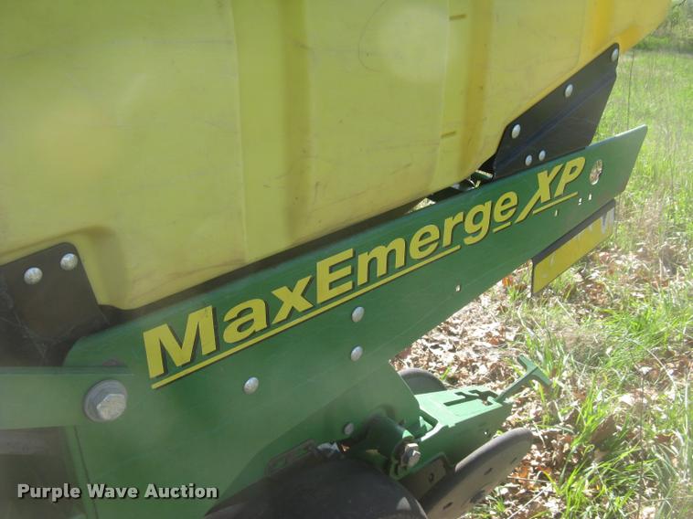image for item L3998 2014 John Deere 1770 Max Emerge XP planter