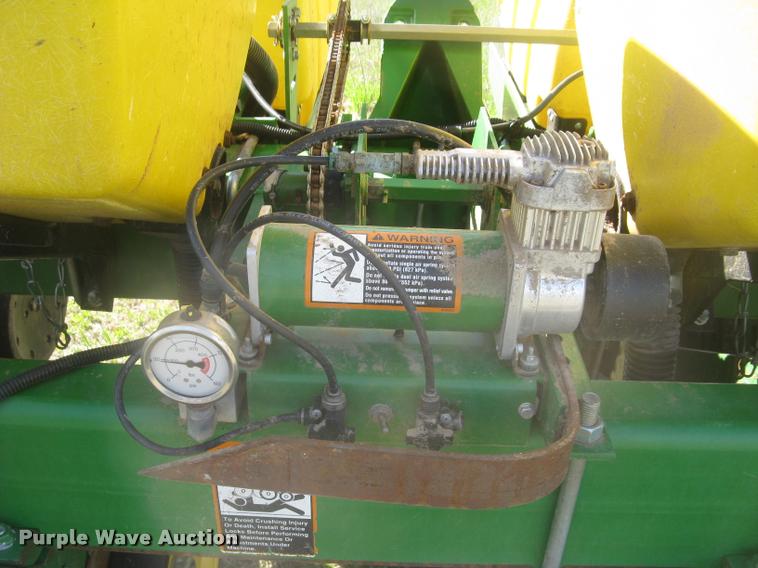 image for item L3998 2014 John Deere 1770 Max Emerge XP planter