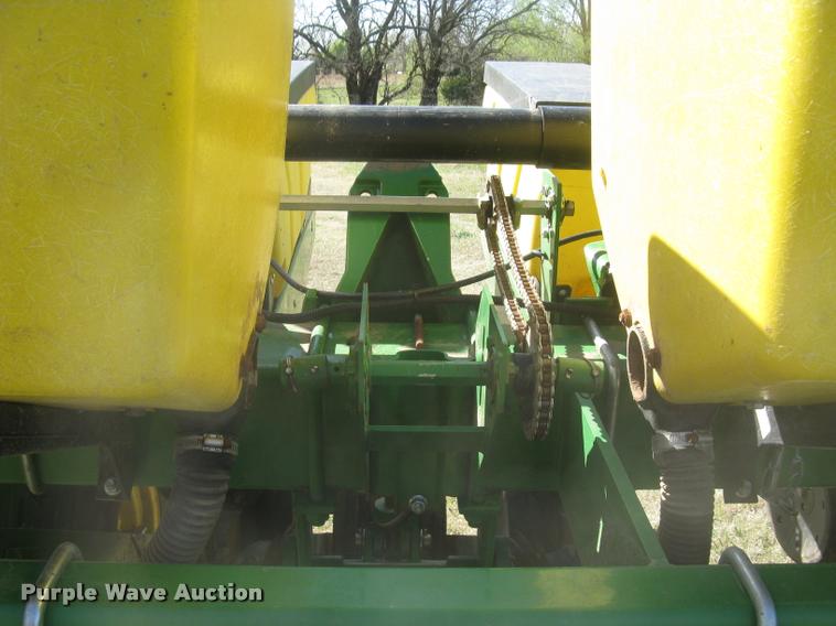 image for item L3998 2014 John Deere 1770 Max Emerge XP planter
