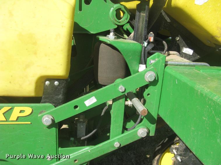 image for item L3998 2014 John Deere 1770 Max Emerge XP planter