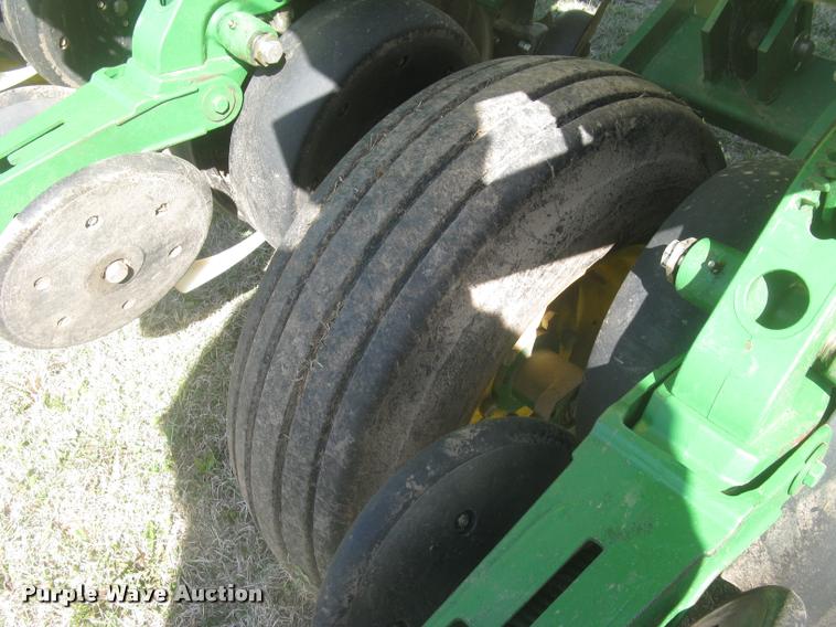 image for item L3998 2014 John Deere 1770 Max Emerge XP planter
