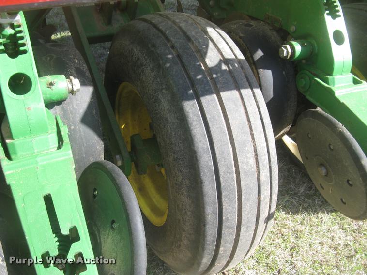 image for item L3998 2014 John Deere 1770 Max Emerge XP planter