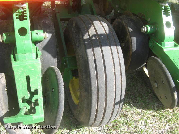 image for item L3998 2014 John Deere 1770 Max Emerge XP planter