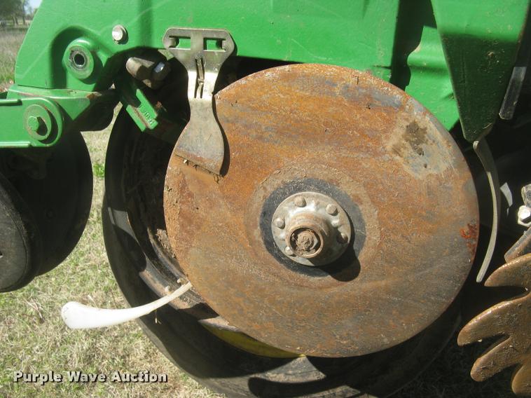 image for item L3998 2014 John Deere 1770 Max Emerge XP planter