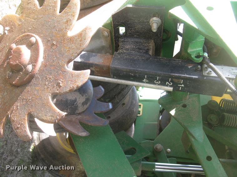 image for item L3998 2014 John Deere 1770 Max Emerge XP planter