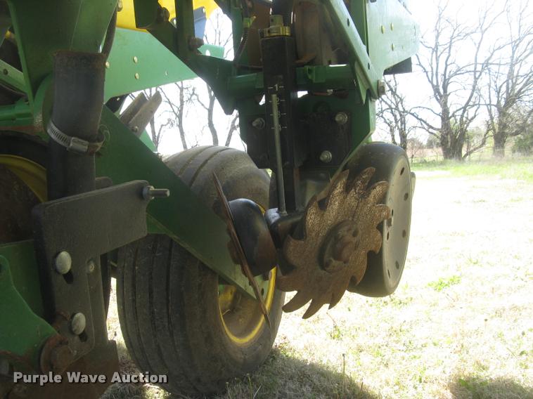 image for item L3998 2014 John Deere 1770 Max Emerge XP planter