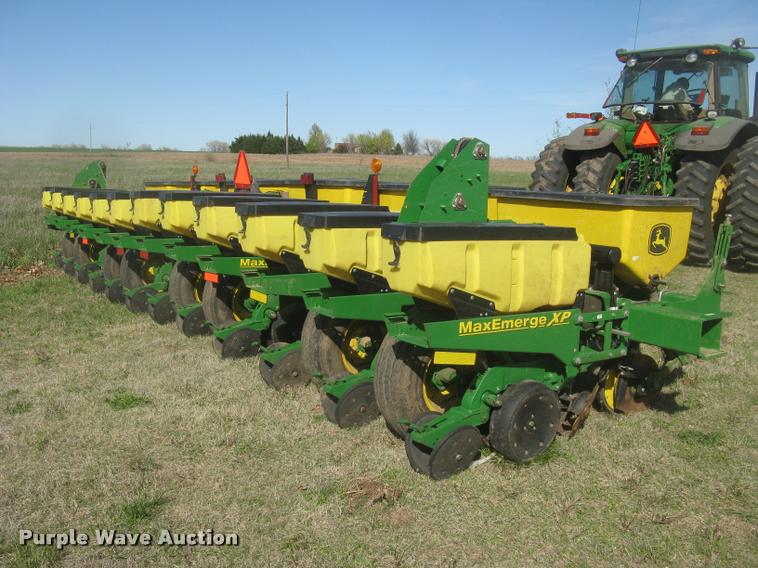 image for item L3998 2014 John Deere 1770 Max Emerge XP planter