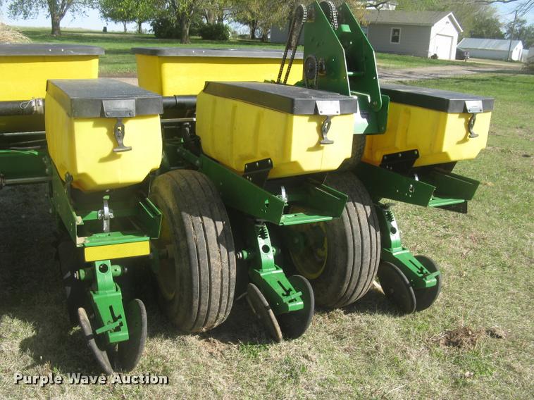 image for item L3998 2014 John Deere 1770 Max Emerge XP planter